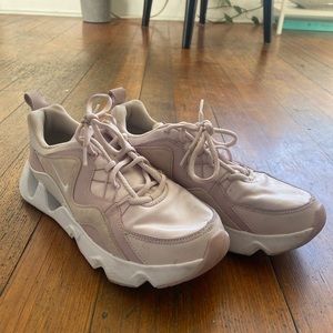 NiKE WOMENS RYZ 365 'BARELY ROSE'